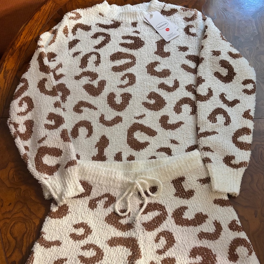 Fashion Sweatshirt Top With Matching Shorts White/Brown Sz Small